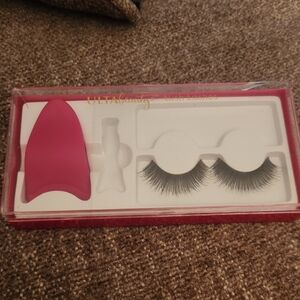 Ulta Beauty Lash Set with Pink Applicator